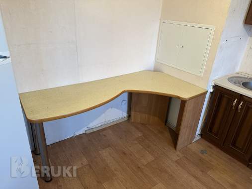 Отдам компьютерный стол 1