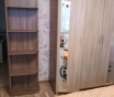 Шкаф распашной с приставной полкой, отделан зеркалом