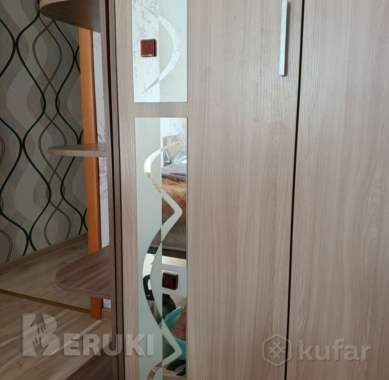 Шкаф распашной с приставной полкой, отделан зеркалом 6