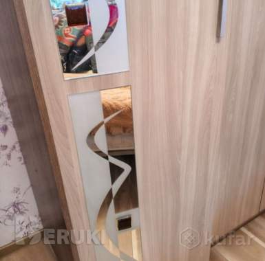 Шкаф распашной с приставной полкой, отделан зеркалом 7