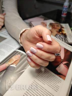 Услуги маникюра и педикюра 6