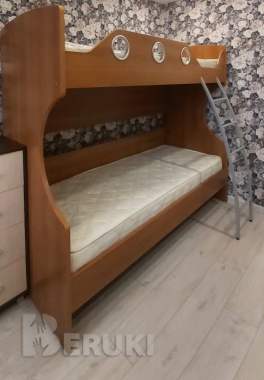 Продам недорого кровать двухъярусную с матрасами 0