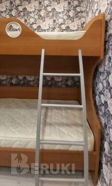 Продам недорого кровать двухъярусную с матрасами 1