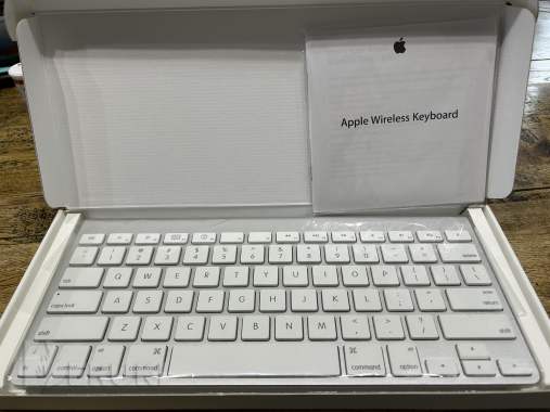 Продаю новую оригинальную беспроводную клавиатуру apple wireless keyboard a1314 0