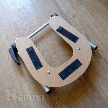 Подголовник с держателем для рук к массажной кушетке 3