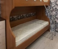 Продам недорого кровать двухъярусную с матрасами