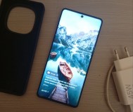 Продам телефон как новые в комплекте чехол зарядка экране защитный плёнка есть