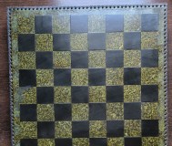 Шахматная доска крупная, прочная, тяжёлая. Размер 44х44 см.
