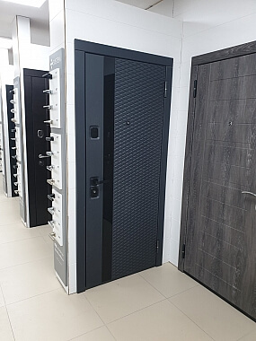 Напольные покрытия (ламинат, виниловый пол, линолеум), двери входные и межкомнатные, фурнитура 2