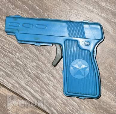 Пистолет игрушка ссср пластмасса, стреляющий присо 1