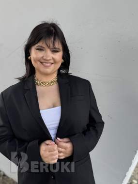 Приятная ведущая праздников