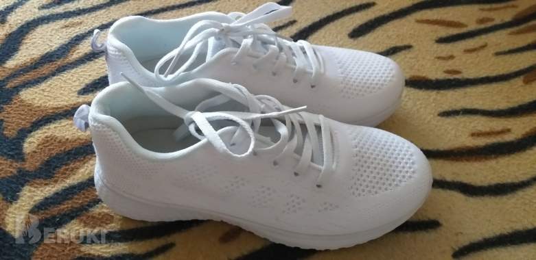 Кроссовки белые, р. 36, длина стельки-23см 0