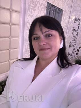 Уверенная ведущая