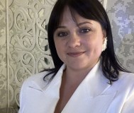 Обаятельная ведущая