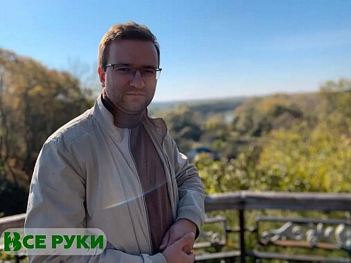 Учитель музыки (фортепиано и гитара)