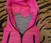 Куртка-жилетка розовая с капюшоном на 2. 5-4г