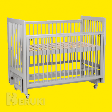 Кроватка детская с маятником 2