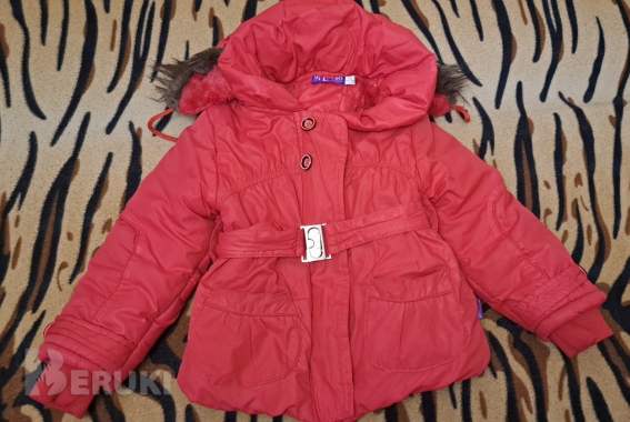 Куртка красная с мехом, капюшоном и воротником 0