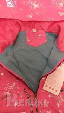 Куртка-ветровка розовая в бабочки блестящие на 3-4 1