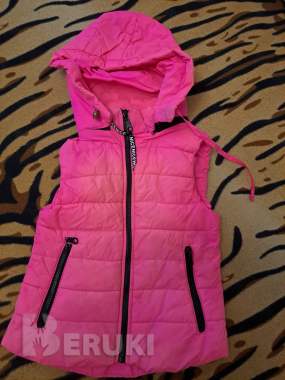 Куртка-жилетка розовая с капюшоном на 2. 5-4г 0