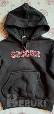 Толстовки с капюшоном черная и красная на 4-5лет 2