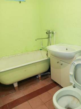 Продам 3х комн квартиру в центре около парка 7