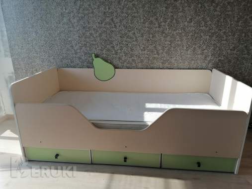 Продам детскую кровать с матрасом 0