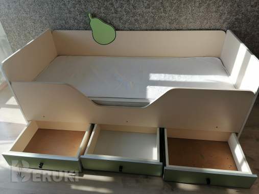 Продам детскую кровать с матрасом 1