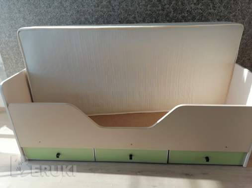 Продам детскую кровать с матрасом 4
