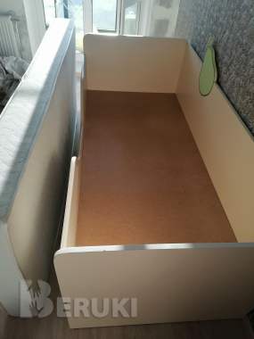Продам детскую кровать с матрасом 5