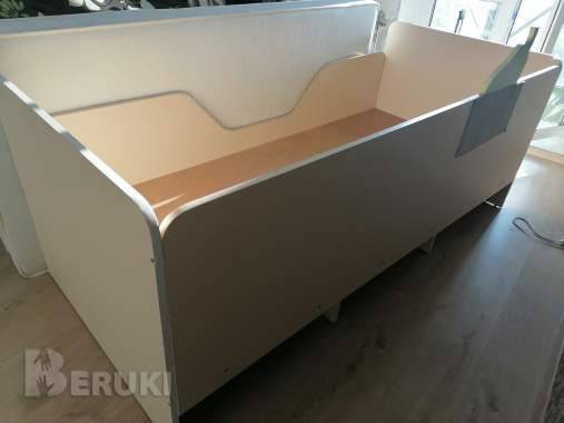 Продам детскую кровать с матрасом 7