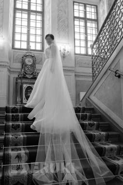 Свадебное платье pronovias оригинал, со шлейфом и кристаллами, после химчистки 0