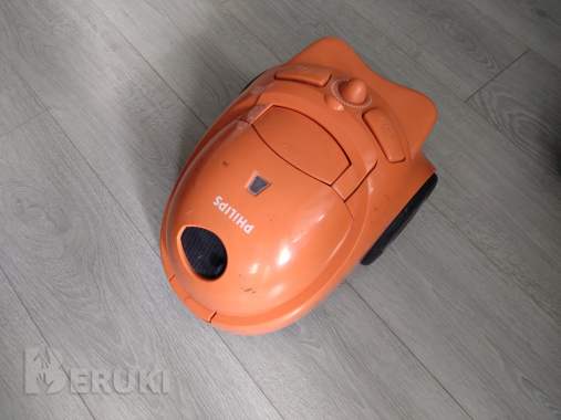 Пылесос philips в рабочем состоянии. Комплектность на фото. 1