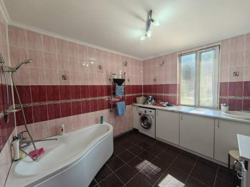 Продам или обменяю на 3-х,4-х комнатную квартиру 4