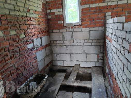 Продается двухэтажный кирпичный дом в живописном месте 3