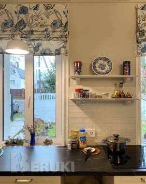 Полка настенная с консолями 1