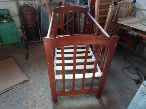 Детская кроватка с матрасом 0