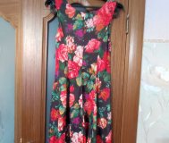 Платье размер 42-44 отправлю почтой.