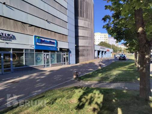 Саётся в аренду с 01. 10. 2025 торгово-офисное помещение 19 м. Кв. В бизнес-центре 1