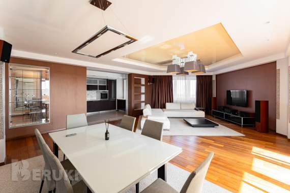 Продается 3-к квартира 131,6 м2 с видом на парк победы 1