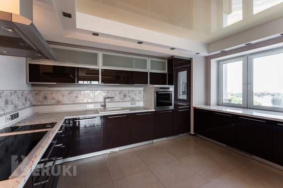 Продается 3-к квартира 131,6 м2 с видом на парк победы 9