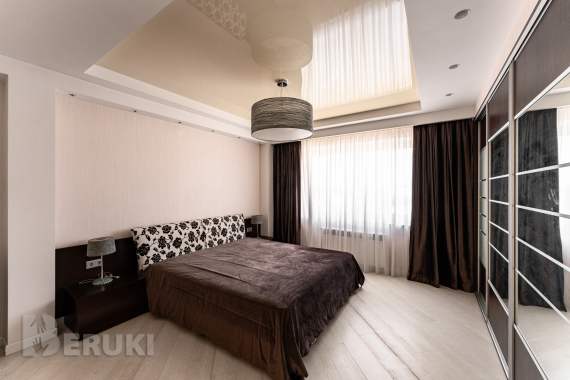 Продается 3-к квартира 131,6 м2 с видом на парк победы 13