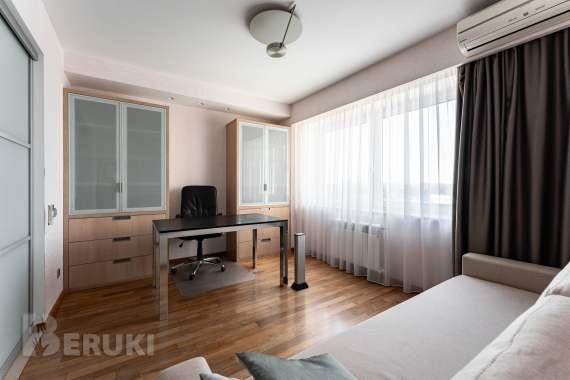 Продается 3-к квартира 131,6 м2 с видом на парк победы 15