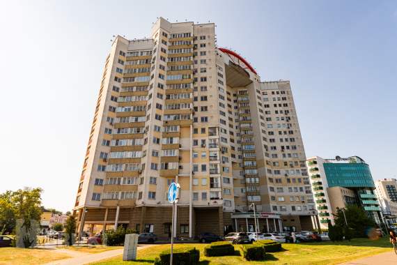 Продается 3-к квартира 131,6 м2 с видом на парк победы 16