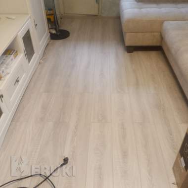 Отделка балконов, штукатурка, малярные работы, укладка ламината