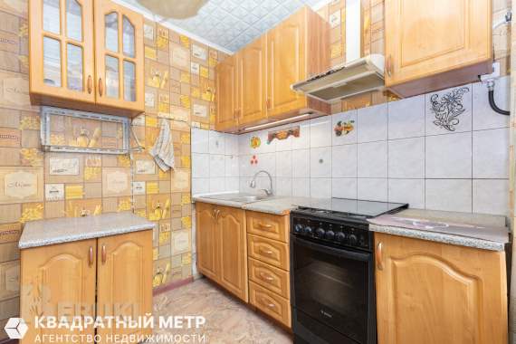В продаже 2-комн. Квартира возле метро 2