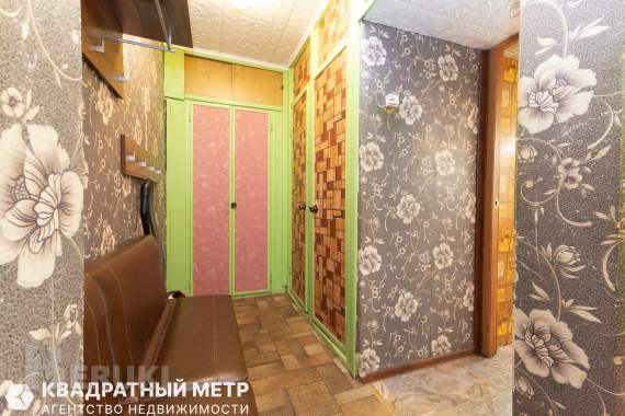 В продаже 2-комн. Квартира возле метро 15