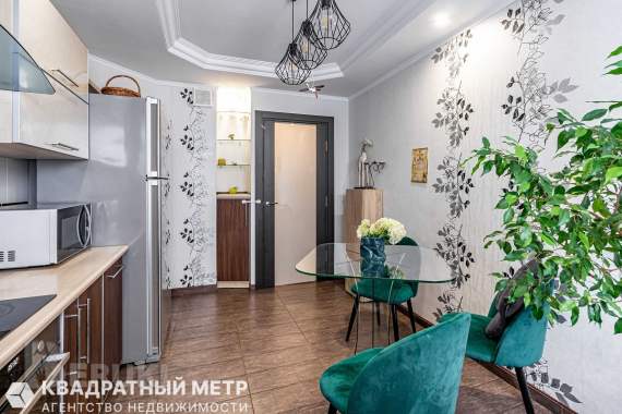 Продается светлая уютная 2-х комнатная квартира в районе ст. М. Каменная горка 5