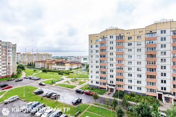 Продается светлая уютная 2-х комнатная квартира в районе ст. М. Каменная горка 23