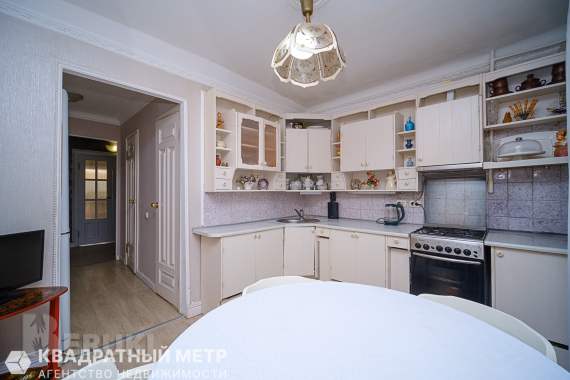 Продается 3-комнатная квартира 1